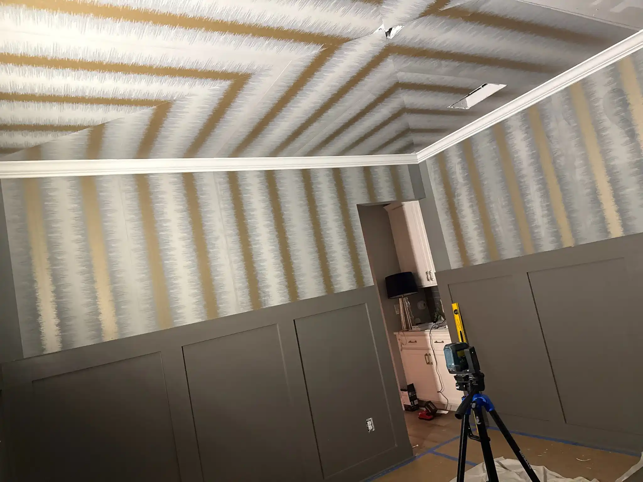 Commercial lobby with vinyl wallcovering installation